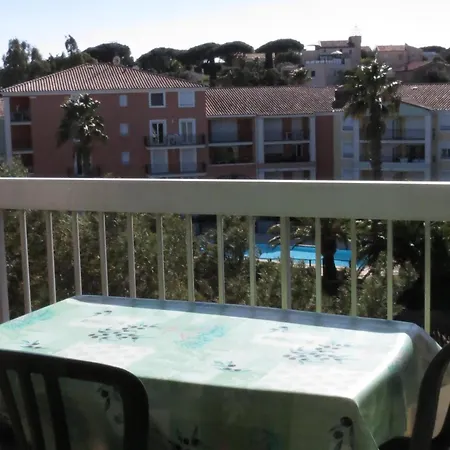 Climatise 2 Pieces Proche Plage, Parking, Animaux Acceptes -